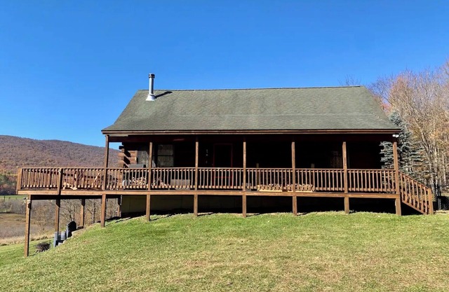 Cozy Catskills Log Cabin on 20 Acres