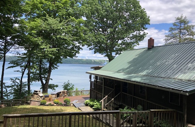 Cozy Cayuga Lakeside Retreat