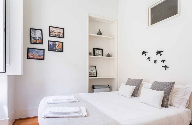 Cozy & Central 2 BDR * Low