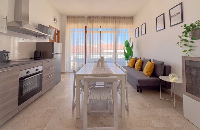 Cozy central apartment a stone's throw from the sea