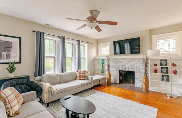 Cozy, Central location , pet friendlyn