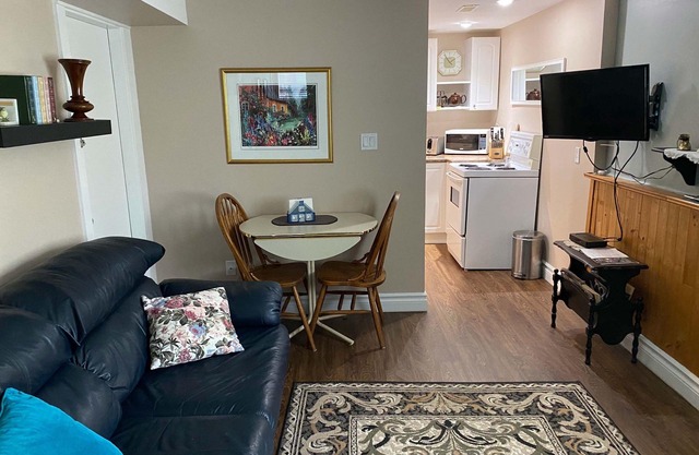 Cozy central located suite near hospital