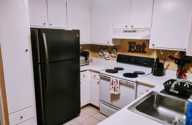 Cozy & Centrally located Fairfield Modern Townhome