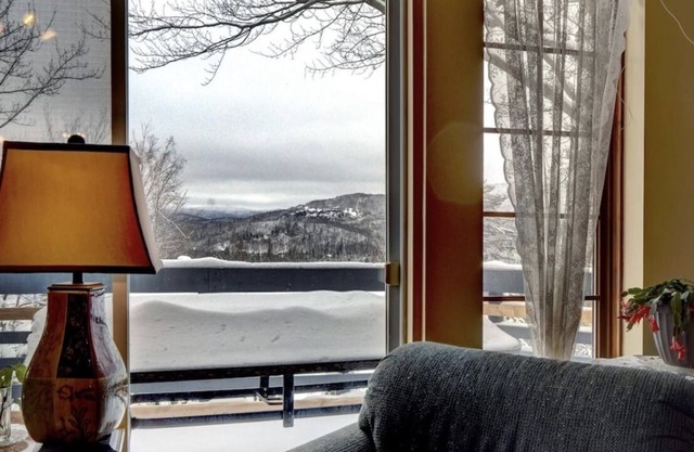 Chalet des Monts near Mont Tremblant w/ Spa + Fireplace