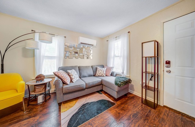 Cozy Chalet Bungalow in West Park - Cleveland