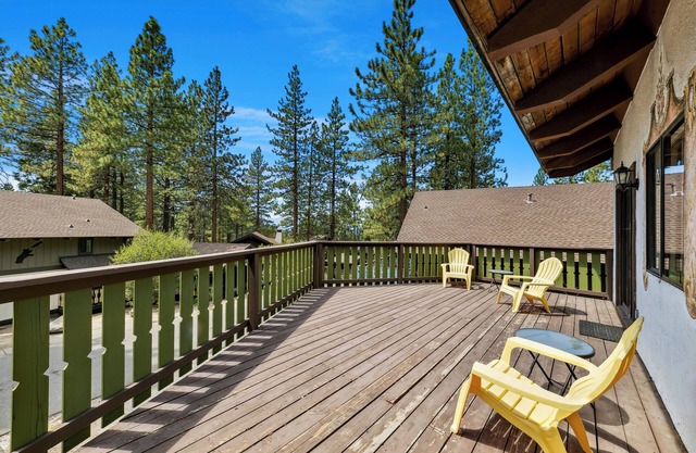 Cozy Chalet Retreat in South Lake Tahoe - Near Heavenly Ski Resort mv12