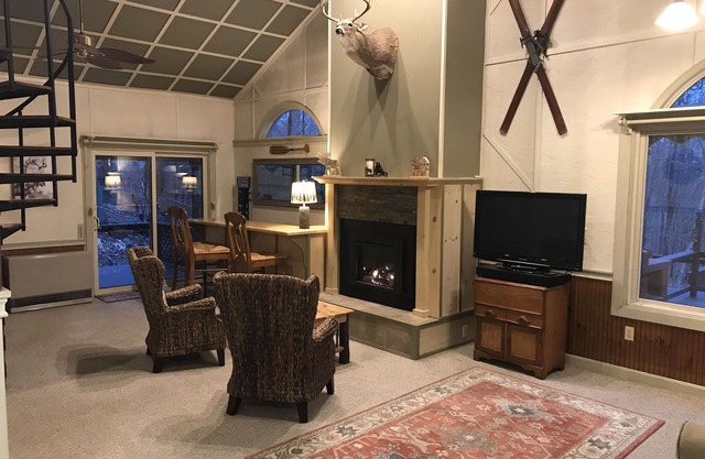 Cozy Chalet with First Lake access just minutes from town. Great Location