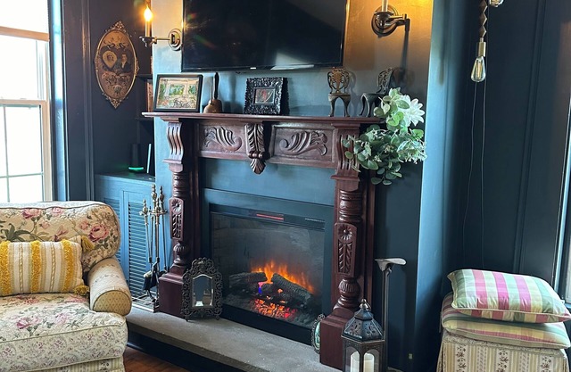 Cozy, charming, historic home overlooking Skaneateles Lake!