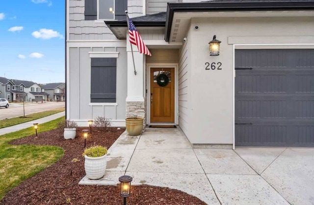Cozy & Charming Home in Eagle Id