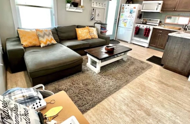 Cozy Charming House: Prime Location w/ BBQ & Patio