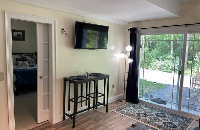 Cozy charming one bedroom suite