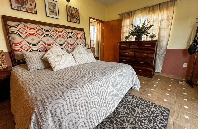 COZY-CHARMING-WELL LOCATED