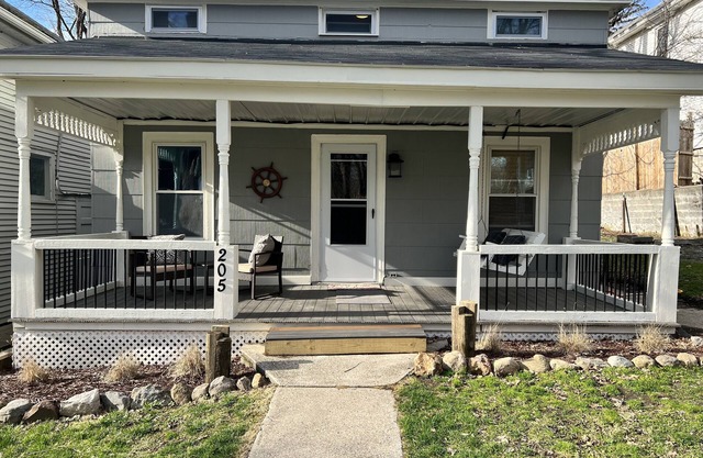 Cozy & cheerful 3 bedroom cottage on Cayuga Lake