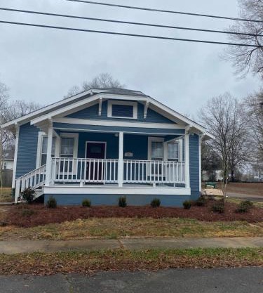 Cozy Chestnut Cottage- Downtown favorite!