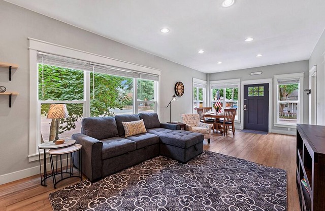 Cozy Chic Home in Downtown Loveland!