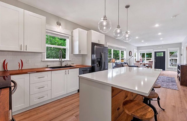 Cozy Chic Home in Downtown Loveland!