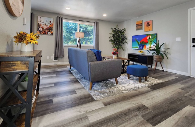 Cozy Chic Two Bedrooms In Federal Way with EV Charger.