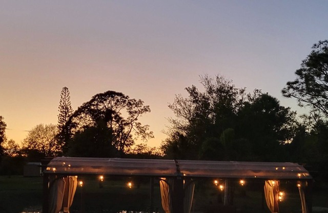 Cozy city-country home 45 minutes from Sanibel Island! 10 Minutes from Downtown.