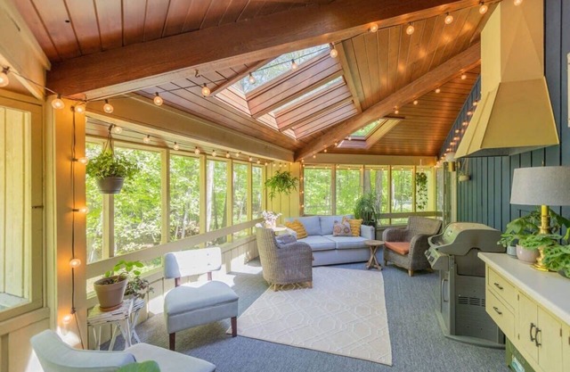 Cozy City Retreat - Sleeps 8