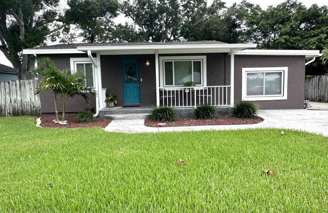 COZY CLASSIC AND MODERN HOME-BBQ NEAR BEACH/SHOPS/RESTAURANTS/MARINA/RECREATION!