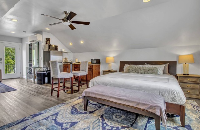 Cozy, classy, and convenient Sugarhouse Studio