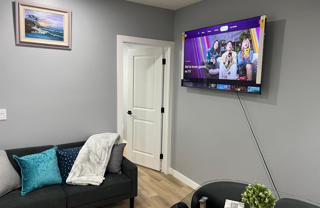 Cozy & Classy Private Basement Suite|Netflix &Free Parking|Close to WEM| Airport