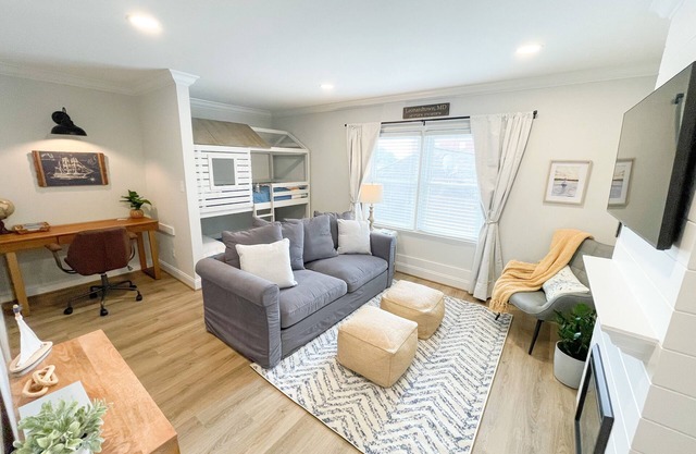 Cozy clean apartment in the heart of Leonardtown!