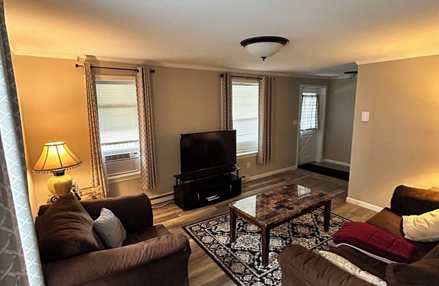 Cozy, Clean, Convenient and Spacious 3-bedroom apartment in beautiful Clayton.