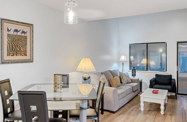 Cozy Coastal 3BR Townhome by the Beach - Close to Mayport Naval Base & Mayo