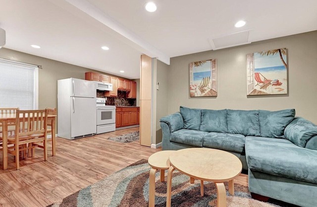Cozy Coastal Cottage 2 Steps From The Beach, Beach Badges, Linens & Towels