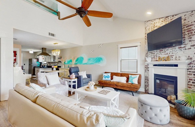 Cozy coastal condo, full kitchen, private patio and close to everything