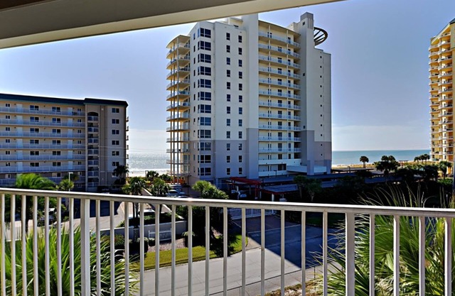 Cozy Coastal Condo with Delightful Upgrades – Quick Walk to the Sand