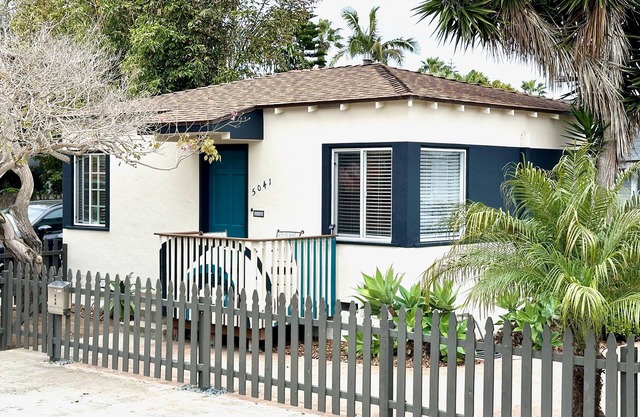 Cozy Coastal Escape with A/C & Parking