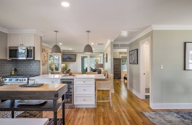 Cozy Coastal Getaway