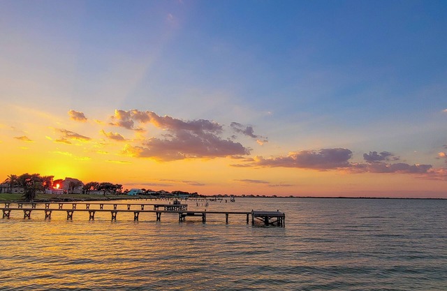 Cozy Coastal Retreat in Port Alto - Waterfront Views and Bayfront Fun!