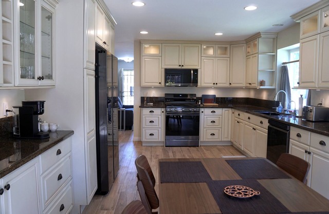 Cozy coastal townhouse close to beach and walking distance to restaurants!