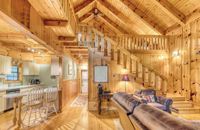 Cozy Cohutta Cabin - Creek Front Mountain Cabin - Located in Cohutta Wilderness