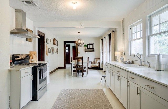 Cozy Collins Home- Close to DOWNTOWN!