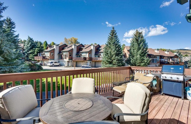 Cozy Colorado Retreat with Deck, Grill and Pool Access