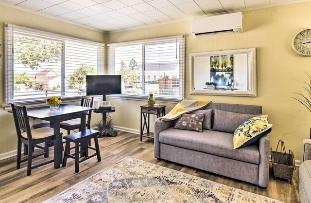 Cozy Columbia City Getaway - Steps to River!