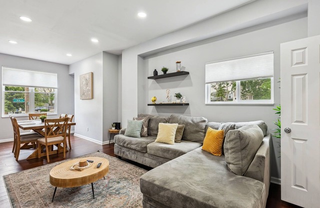 Cozy Columbus Escape Near OSU and Downtown – Sleeps 12 - Great for Game Days!