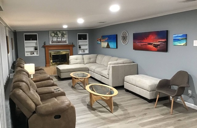 Cozy comfort and new remodeled house with quality new furniture and private pool