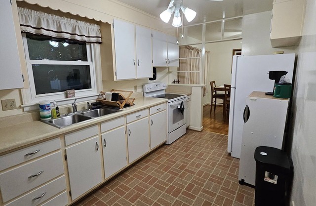 COZY COMFORTABLE HOME FOR TRAVEL PROFESSIONALS