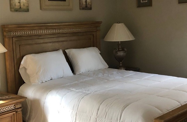 Cozy comfortable home near lakes, parks and downtown Sumter