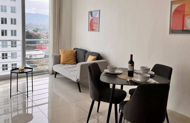 Cozy condo | 15 min Airport. WiFi. Pool.