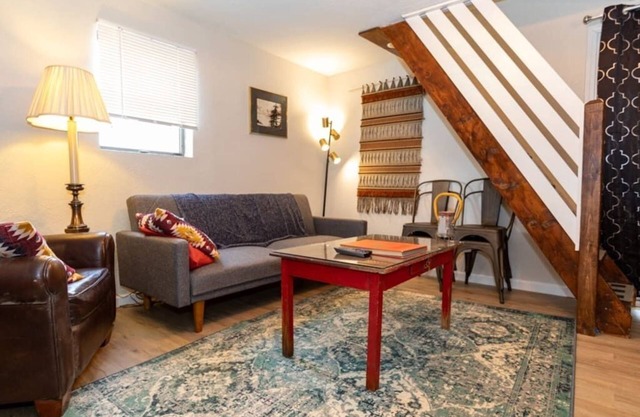 Cozy & Comfy Cottage in the City - w/ parking!