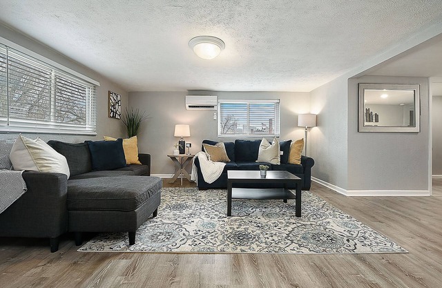 Cozy & Comfy Duplex! 7Bed/4Bath w/5 Car Parking!