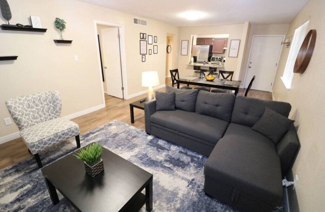 Cozy, Comfy & Great Location!
