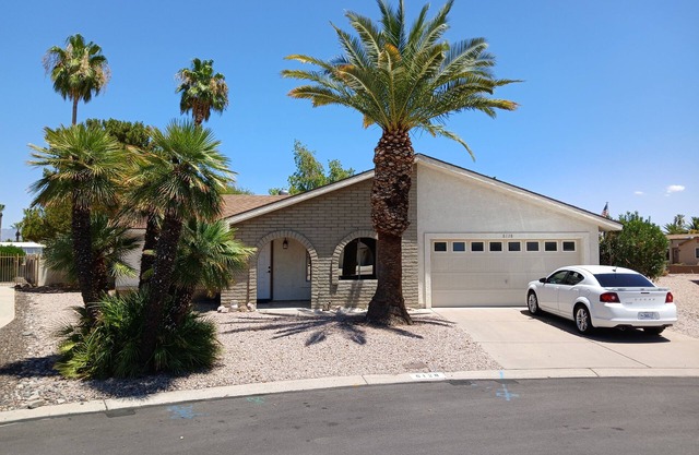 Cozy completely remodeled 2-bedroom house on the golf course in sunny Mesa Az
