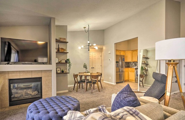 Cozy Condo ~ 7 Mi to Big Cottonwood Canyon